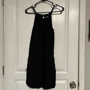 Black romper straps around neck keyhole back romper old navy size M tie/pickets